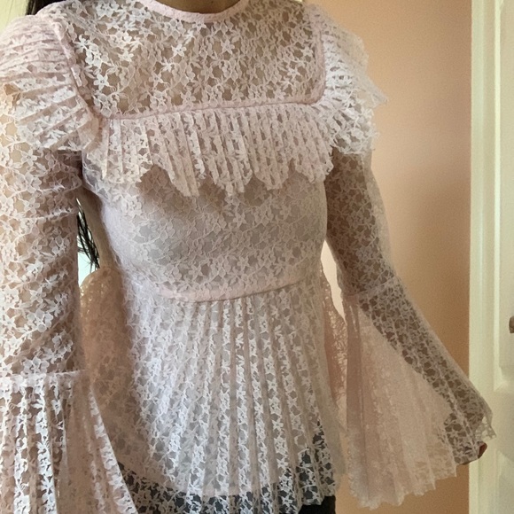 Super cute, soft pink lace top with bell sleeves - Picture 3 of 6